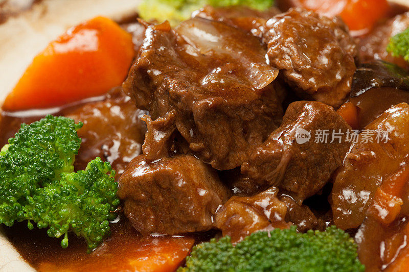 柱侯萝卜焖牛腩 Braised Beef Brisket